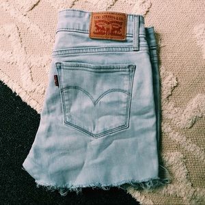 Levi’s Denim Shorts ✰